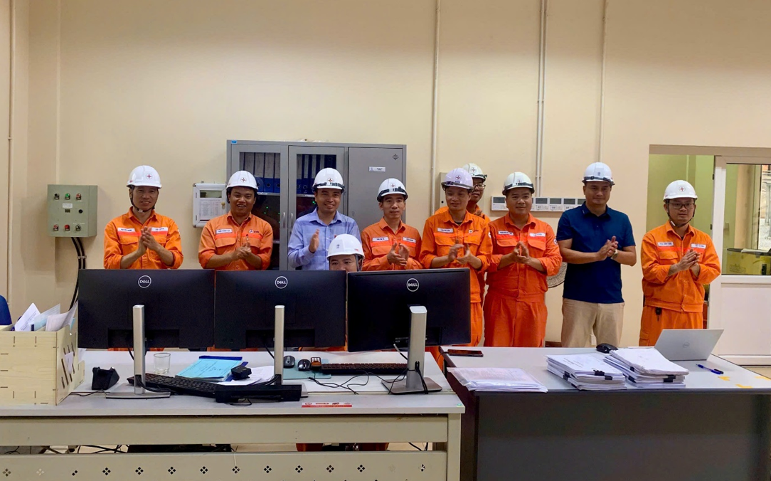 Đóng điện thành công Dự án cải tạo 02 ngăn lộ mở rộng Trạm phân phối 220kV Nhà máy Thủy điện Huội Quảng.