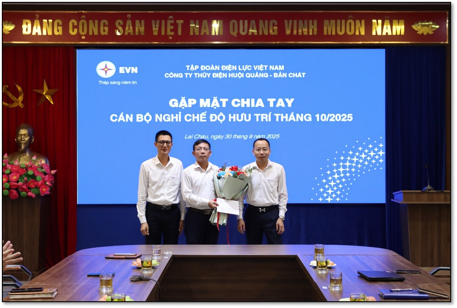 Gặp mặt tri ân, chia tay anh Nguyễn Xuân Quang - Phó Giám đốc Công ty Thủy điện Huội Quảng - Bản Chát nghỉ hưu theo chế độ