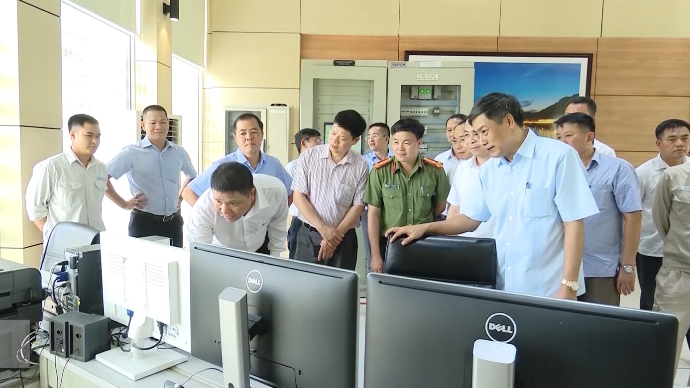 Đoàn công tác của tỉnh Sơn La đến làm việc tại Nhà máy thủy điện Huội Quảng
