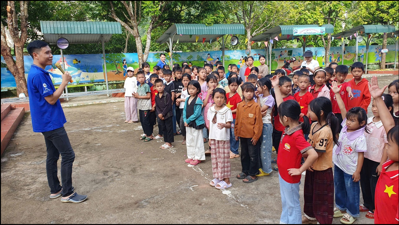 Tuổi trẻ Công ty Thủy điện Huội Quảng - Bản Chát gieo mầm tri thức và kỹ năng sống cho học sinh hạ du Công trình thủy điện Bản Chát 