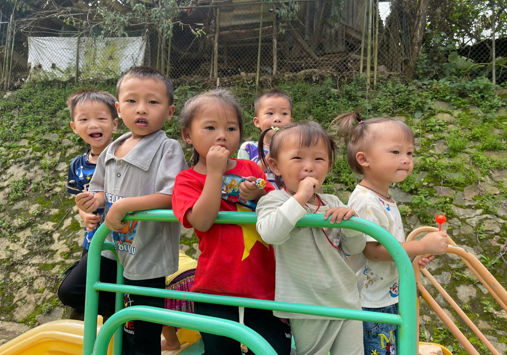 Chi đoàn Thanh niên PXVH Bản Chát trao gửi yêu thương đến các em nhỏ vùng cao xã Than Uyên, tỉnh Lai Châu